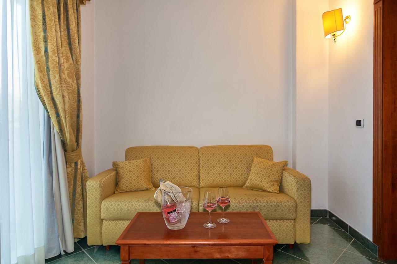 Hotel Residence Villa Marzia Marina di Pietrasanta Dış mekan fotoğraf