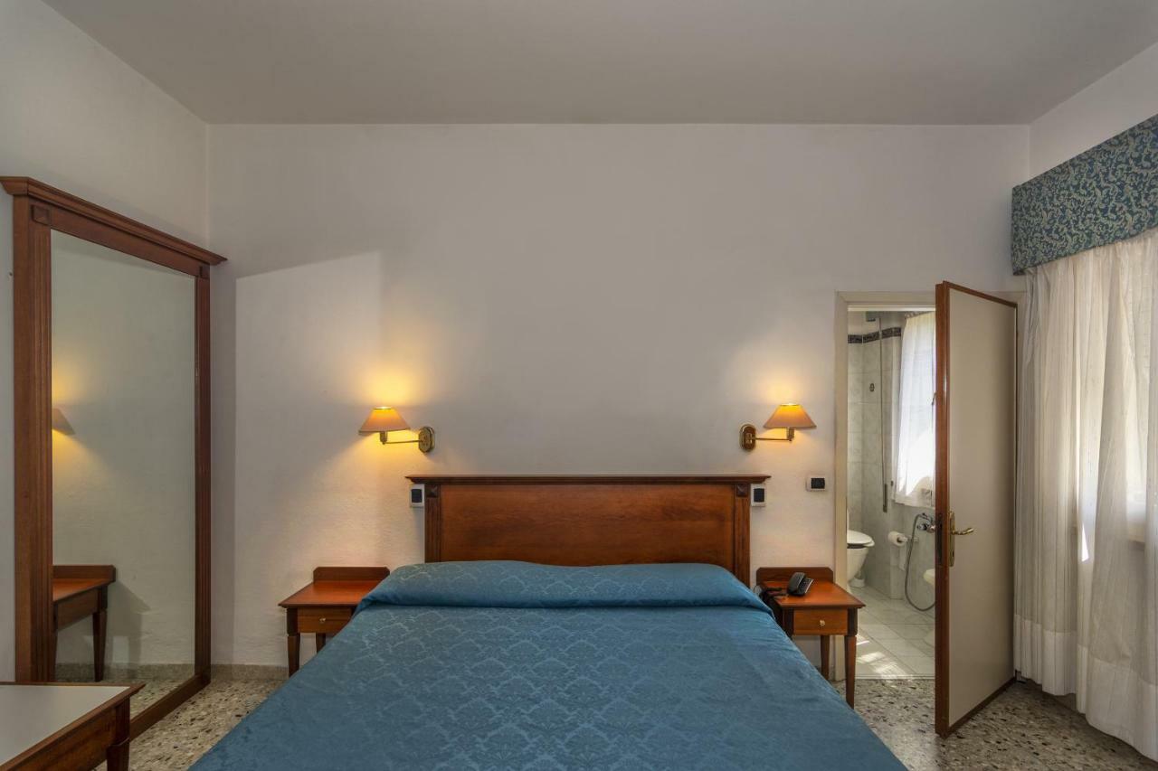 Hotel Residence Villa Marzia Marina di Pietrasanta Dış mekan fotoğraf