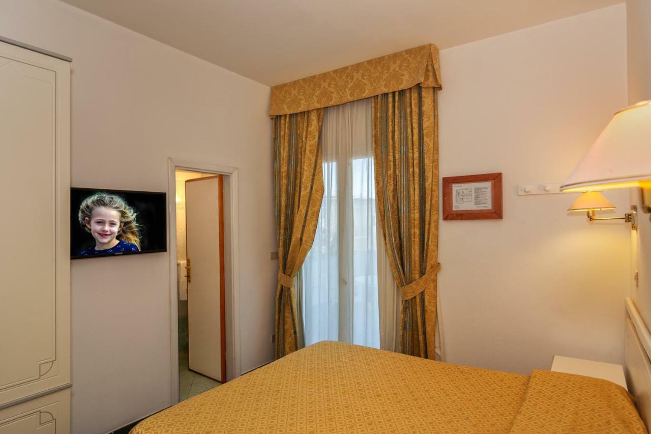 Hotel Residence Villa Marzia Marina di Pietrasanta Dış mekan fotoğraf